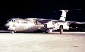 Starlifter Prints: Lockheed C-141 Starlifter
