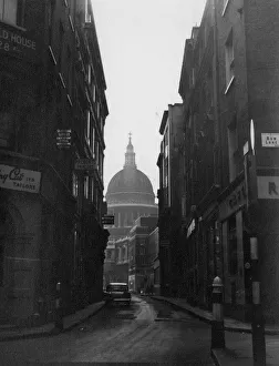 Images Dated 30th November 2017: London