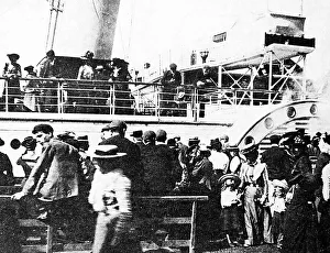 The London boat leaving Great Yarmouth, early 1900s