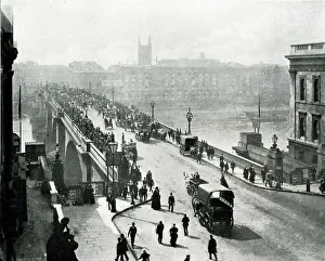Pedestrians Prints: London Bridge, City of London Date: circa 1900