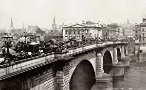 London bridge crowded with horses and carriages