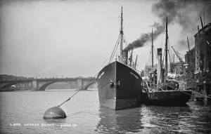 Bustling Prints: London Bridge in Historical Context