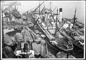Barges Gallery: London Docks 1930S