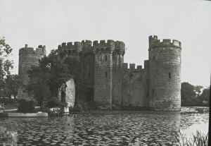 Moat Gallery: London, England - Bodiam Castle