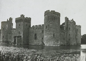 Moat Gallery: London, England - Another view of Bodiam Castle