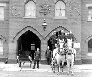 Images Dated 9th November 2011: London Fire Brigade horse-drawn cart appliance