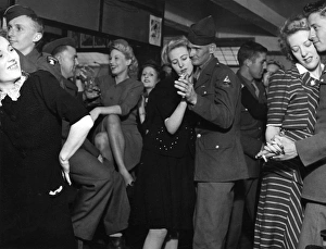 Images Dated 11th January 2012: London girls dancing with American GIs c. 1945