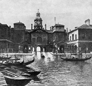 Images Dated 1st September 2015: If London were like Venice - Horse Guards Parade