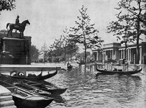 Images Dated 1st September 2015: If London were like Venice - Hyde Park Corner