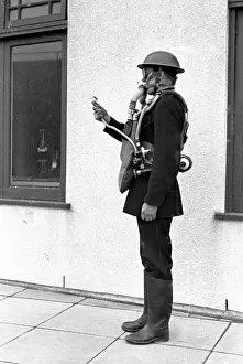 Gauge Prints: London (NFS) firefighter in breathing apparatus, WW2