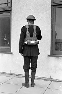 London (NFS) firefighter in breathing apparatus, WW2