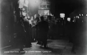 Bustling Prints: London Night Snaps