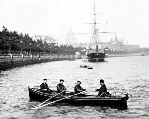 Images Dated 22nd August 2018: London River Police, Victorian period