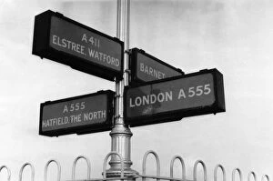Images Dated 2nd February 2012: London signpost A555 A1 crossroads