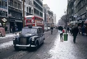 Images Dated 3rd October 2011: London Snow