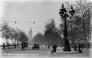 Showcasing Prints: London Thames Embankment - Judges