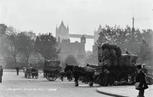 Bustling Prints: London on Tower Hill
