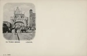 Images Dated 16th October 2019: London - Traffic on Tower Bridge