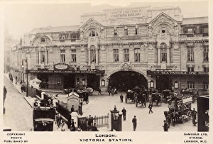 London - Victoria Railway Station