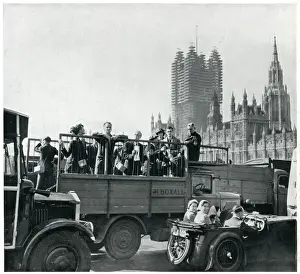 Phony Prints: Londoners travelling to work amid wartime delays 1939