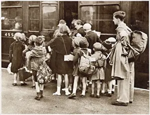 Evacuation Prints: London's children evacuated at the beginning of World War Two