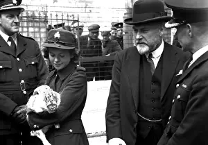 Visiting Prints: Lord Mayor of London visiting NFS City fire station, WW2