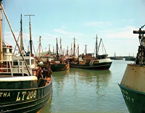 Lowestoft Prints: Lowestoft - Fishing trawlers