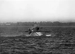 Calshot Prints: Lt Giovanni Monti takes-off in a Macchi M67 Schneider Trophy