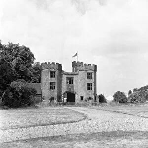 Gate House Gallery: Lullingstone Castle Gatehouse