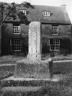 Images Dated 18th May 2011: Lyddington Village Cross
