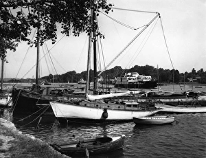 Images Dated 14th March 2011: Lymington Harbour