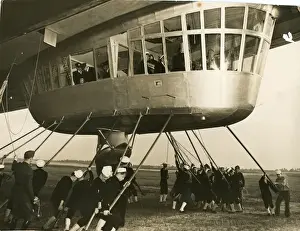 The LZ129 Hindenburg is manoeuvred to its mobile mooring?