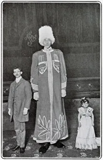 Images Dated 28th October 2019: Machnow the Giant & Madame Chiquita, London Hippodrome