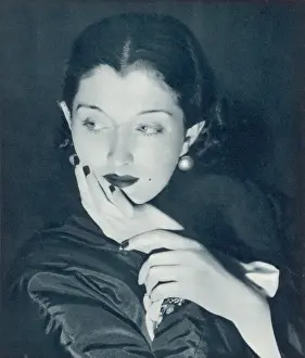 1975 Prints: A Madame Yevonde portrait of Miss Isobel McLean