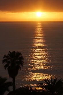 Images Dated 10th January 2013: Madeira, Funchal, Ajuda - Sunset over the Atlantic