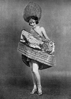 Images Dated 7th April 2016: Mai Bacon in The Little Revue Starts at Nine