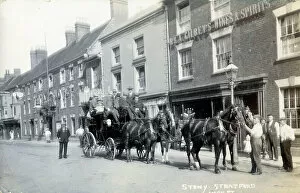 Coach Gallery: Mail coach on the High Street at Stony Stratford