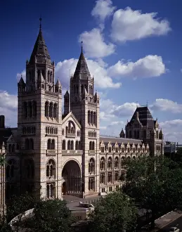 Main entrance and Cromwell Road facade of the Natural Histor