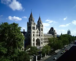 Main entrance and Cromwell Road facade of the Natural Histor