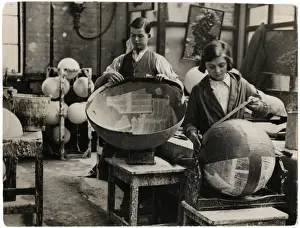 MAKING GLOBES 1930S