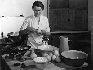 Images Dated 29th March 2018: MAKING MARMALADE 1930S