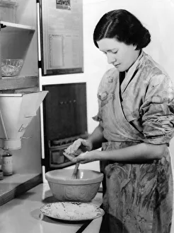 Images Dated 29th March 2018: MAKING NUT CUTLETS