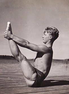 Gymnast Gallery: Male gymnast on planking