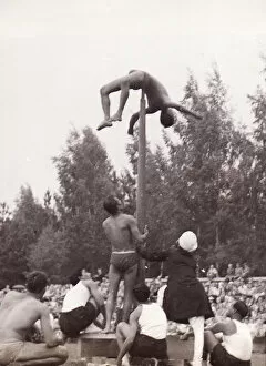 Gymnast Gallery: Male gymnast on pole with spectators