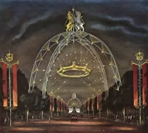 Images Dated 7th June 2011: The Mall at night decorated for the Coronation, 1953