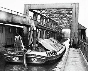 Aqueduct Collection: Manchester Ship canal Barton Aqueduct