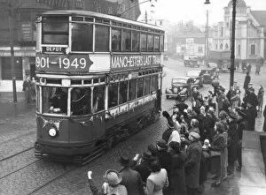 Spectators Collection: Manchesters last tram