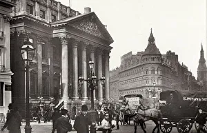 Mansion House, London: busy street scene