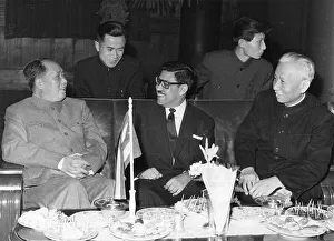 Guests Collection: Mao Zedong, Chinese Communist leader, with visitors
