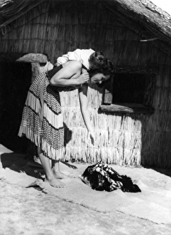 Images Dated 30th August 2011: Maori Mother & Baby